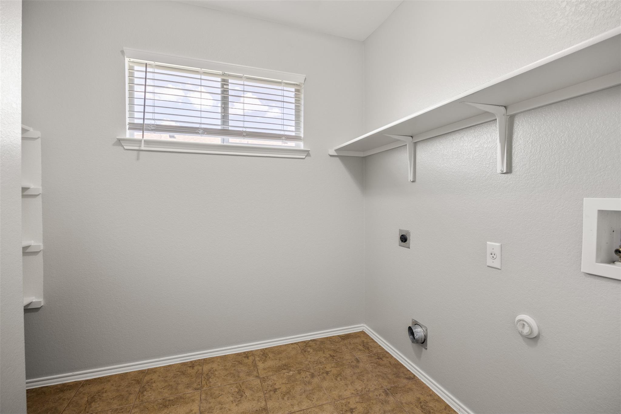 128 Luna Vista Dr, Hutto, TX 78634