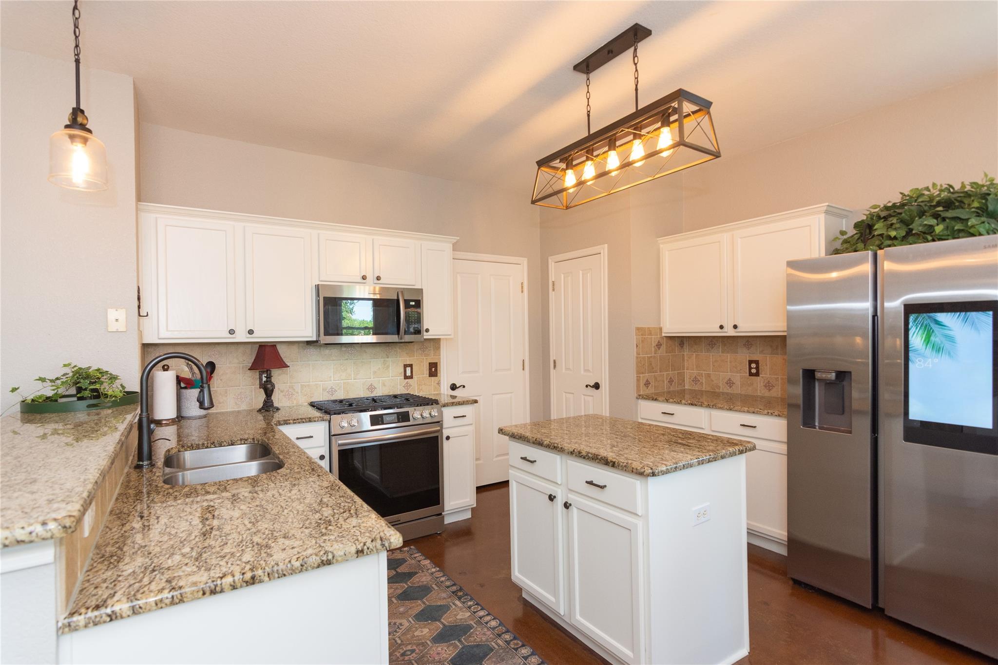 8711 Glen Canyon Dr, Round Rock, TX 78681