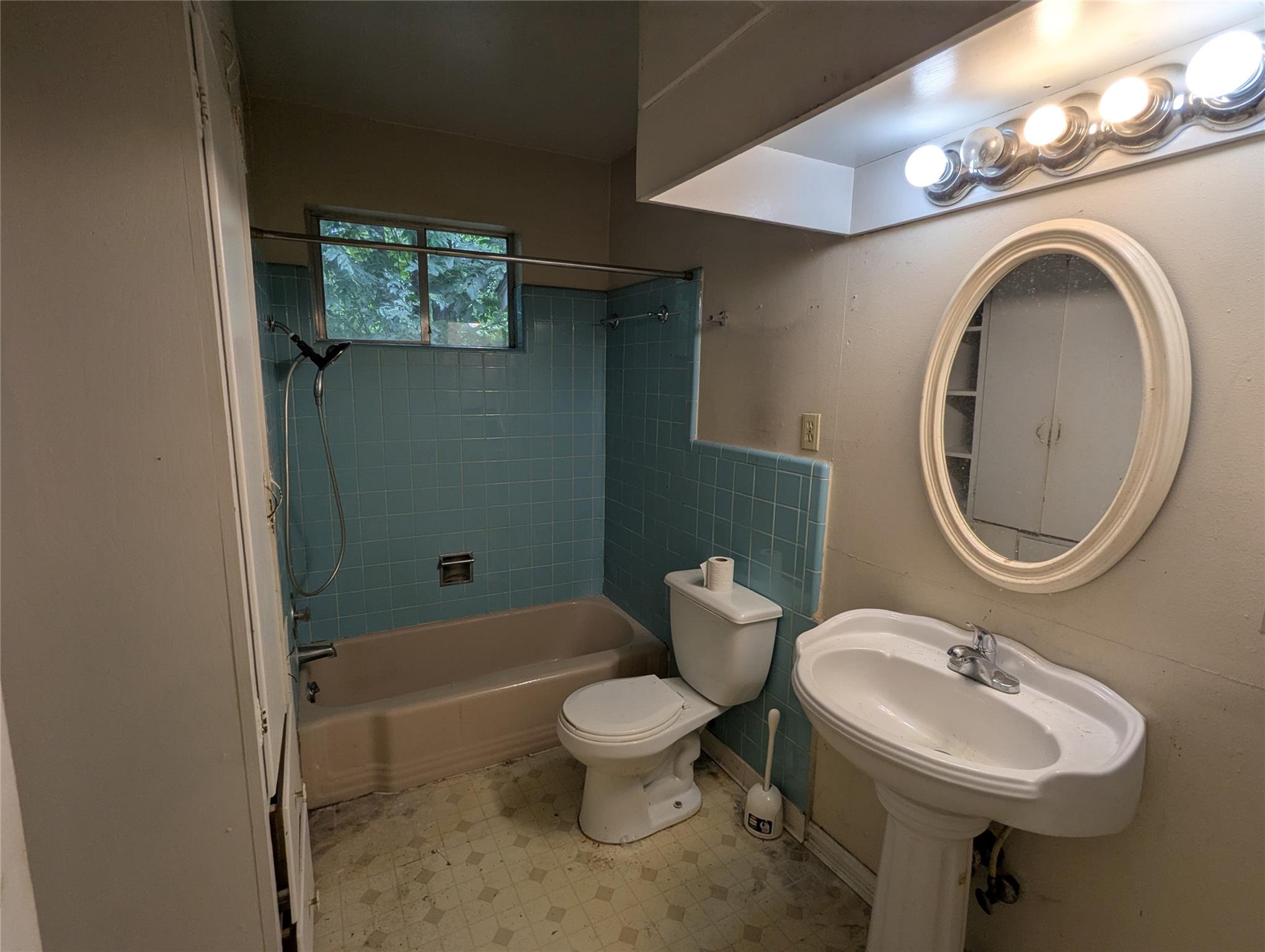 1110 Somerset Ave, Austin, TX 78753