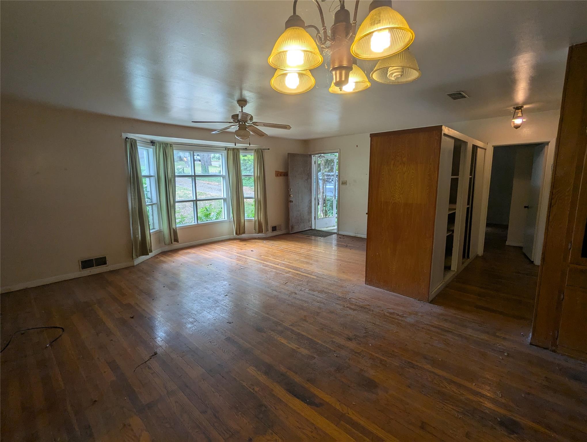 1110 Somerset Ave, Austin, TX 78753