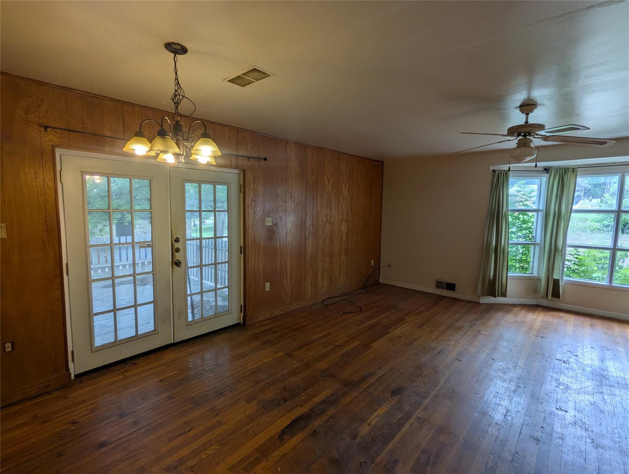 1110 Somerset Ave, Austin, TX 78753