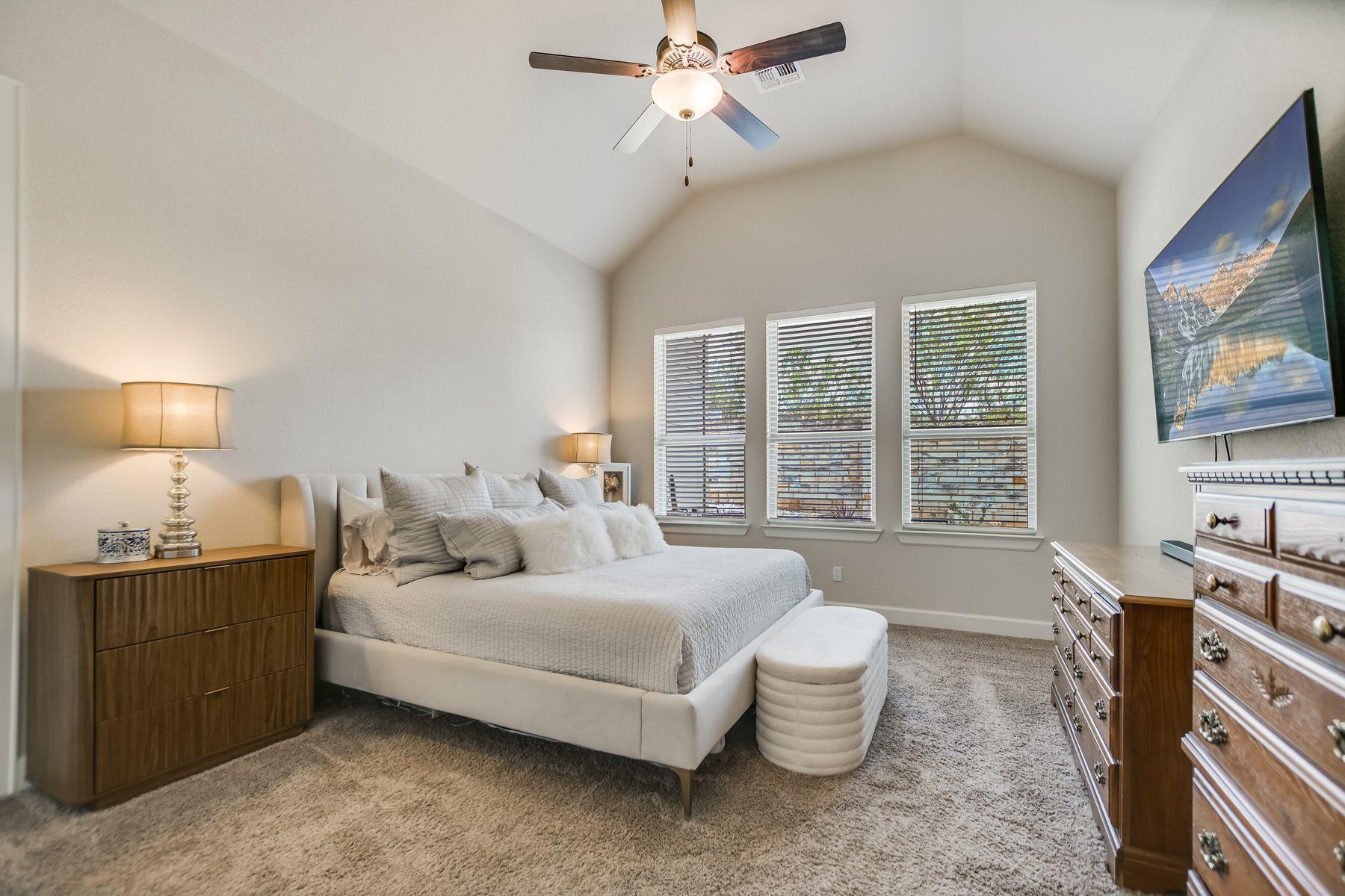 195 Autumn Wood Ln, Austin, TX 78737