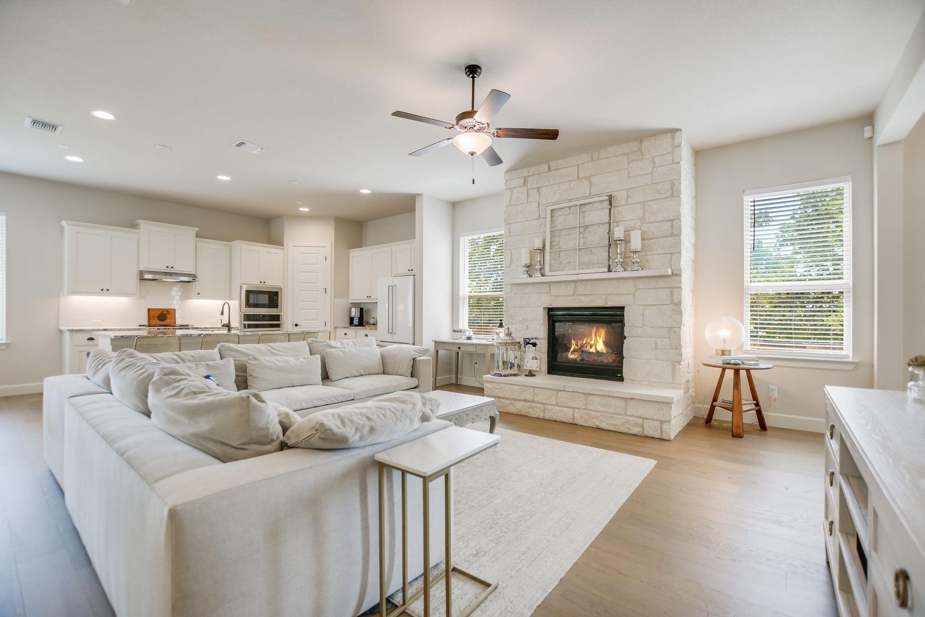 195 Autumn Wood Ln, Austin, TX 78737