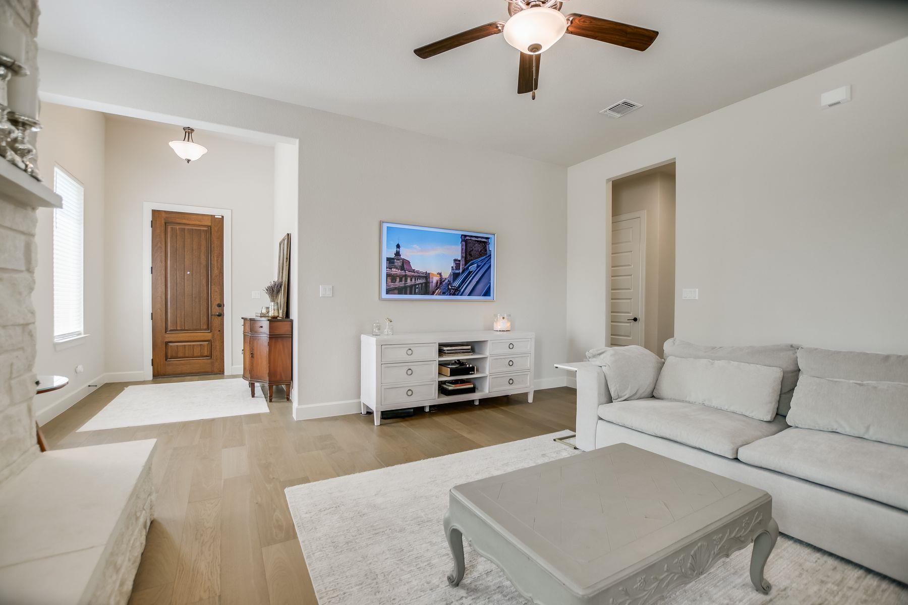 195 Autumn Wood Ln, Austin, TX 78737