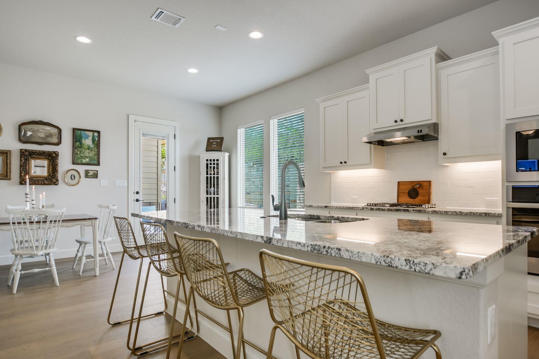 195 Autumn Wood Ln, Austin, TX 78737