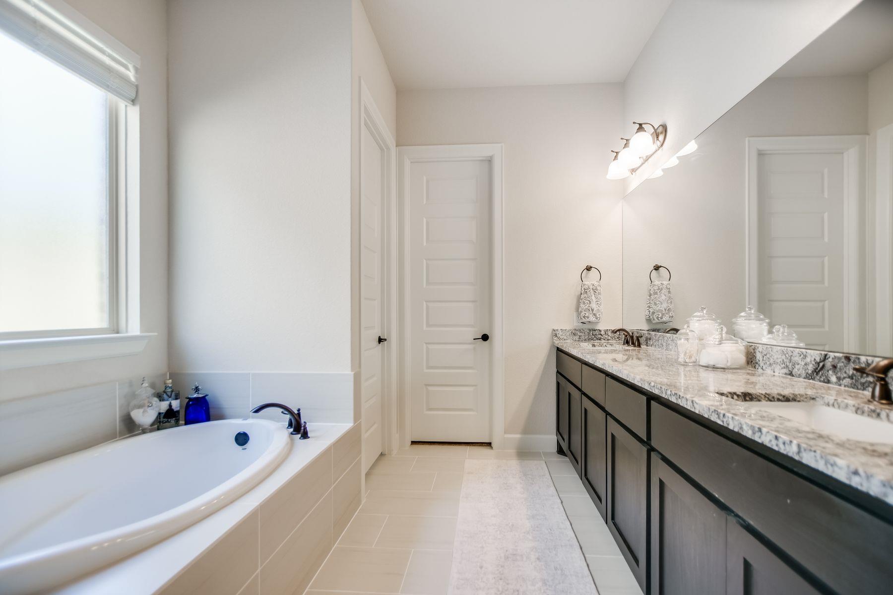 195 Autumn Wood Ln, Austin, TX 78737