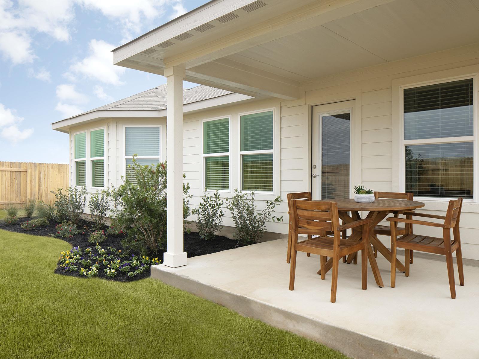 209 Coopers Hawk Crst, Cedar Creek, TX 78612