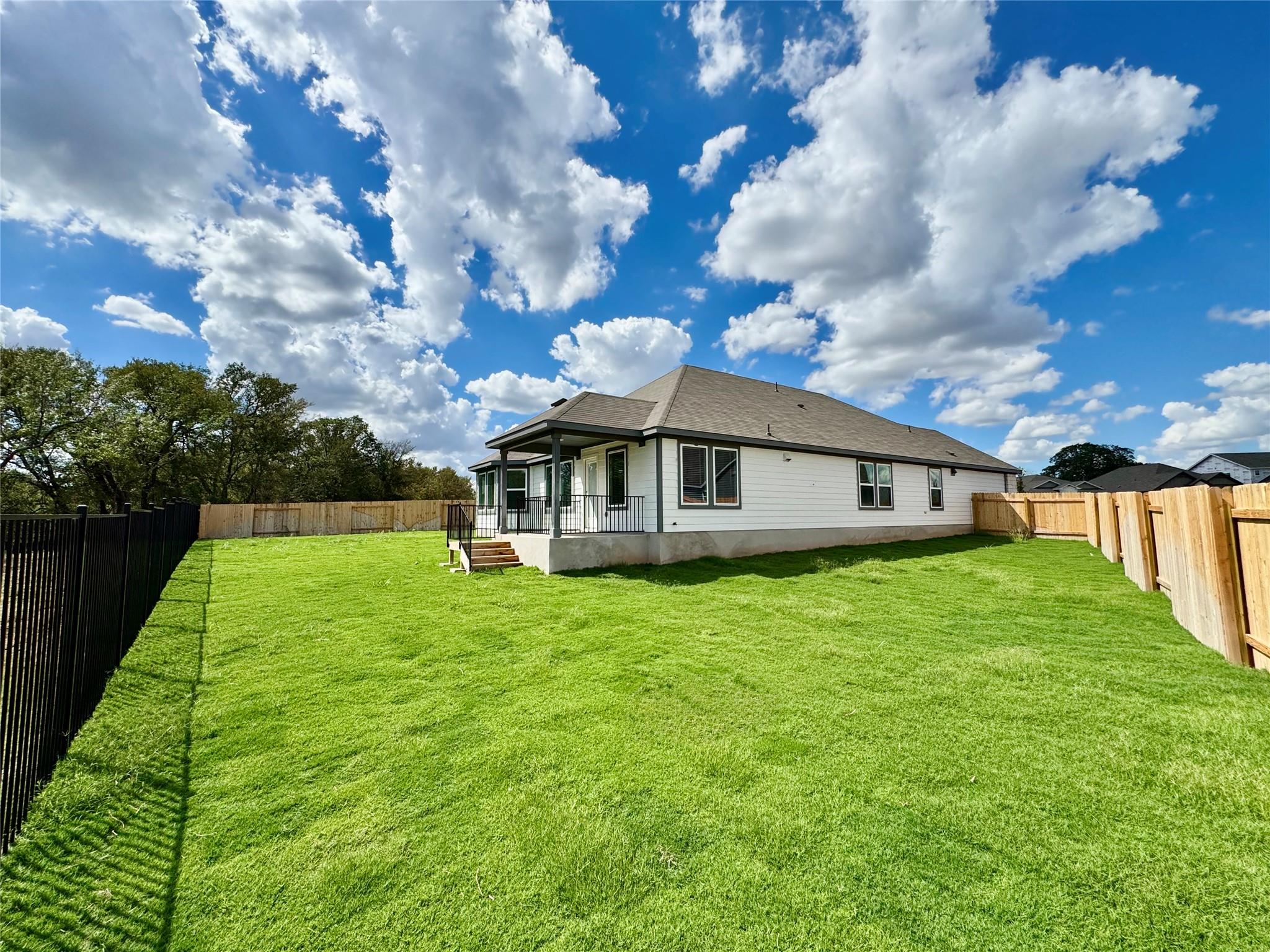 209 Coopers Hawk Crst, Cedar Creek, TX 78612