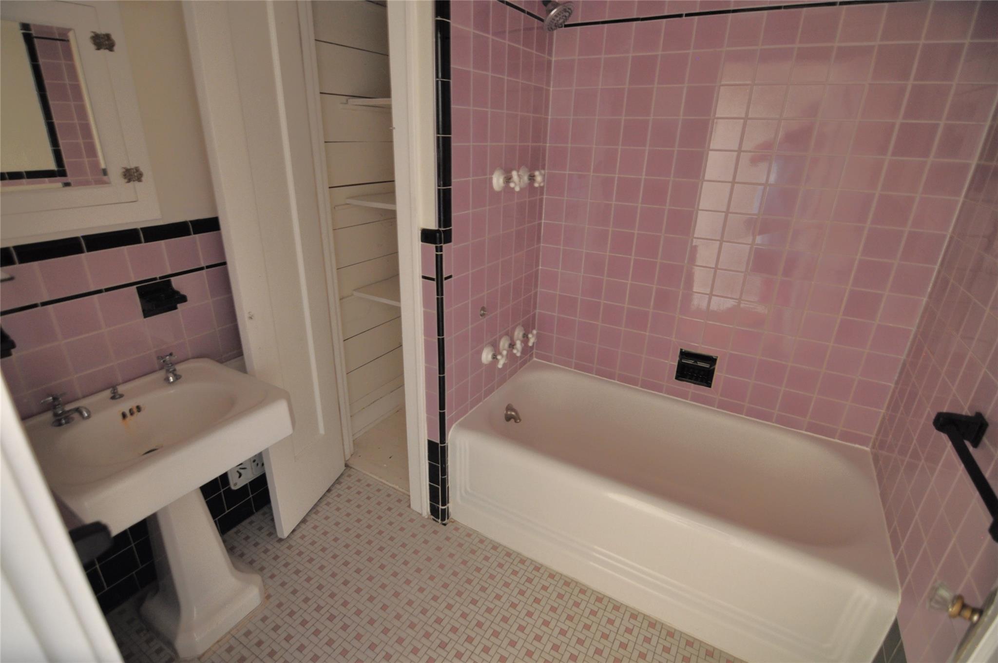 709 Carolyn Ave, Austin, TX 78705