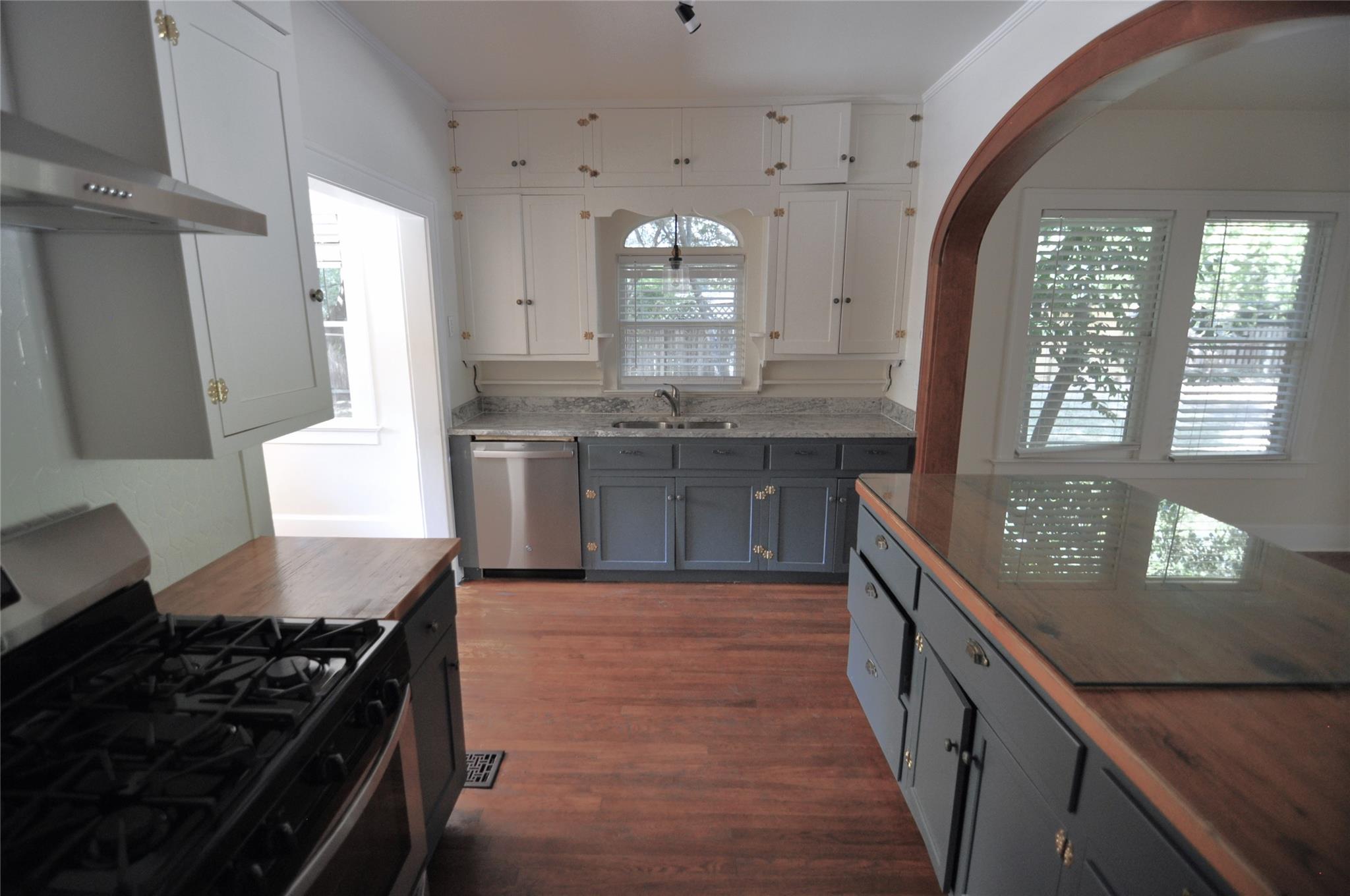 709 Carolyn Ave, Austin, TX 78705