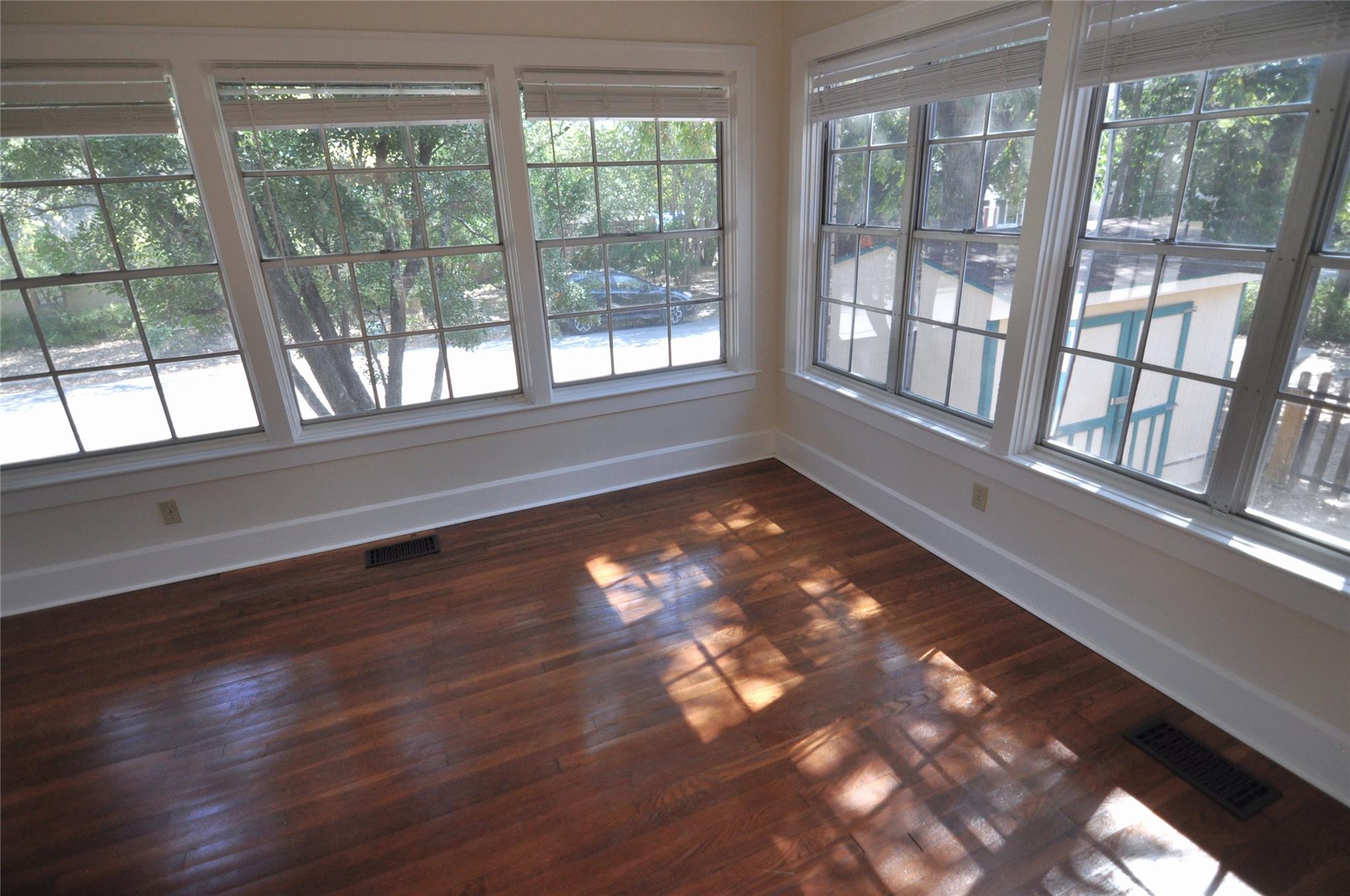 709 Carolyn Ave, Austin, TX 78705