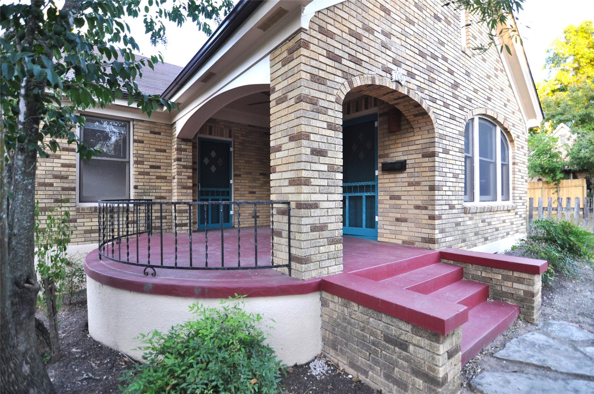 709 Carolyn Ave, Austin, TX 78705