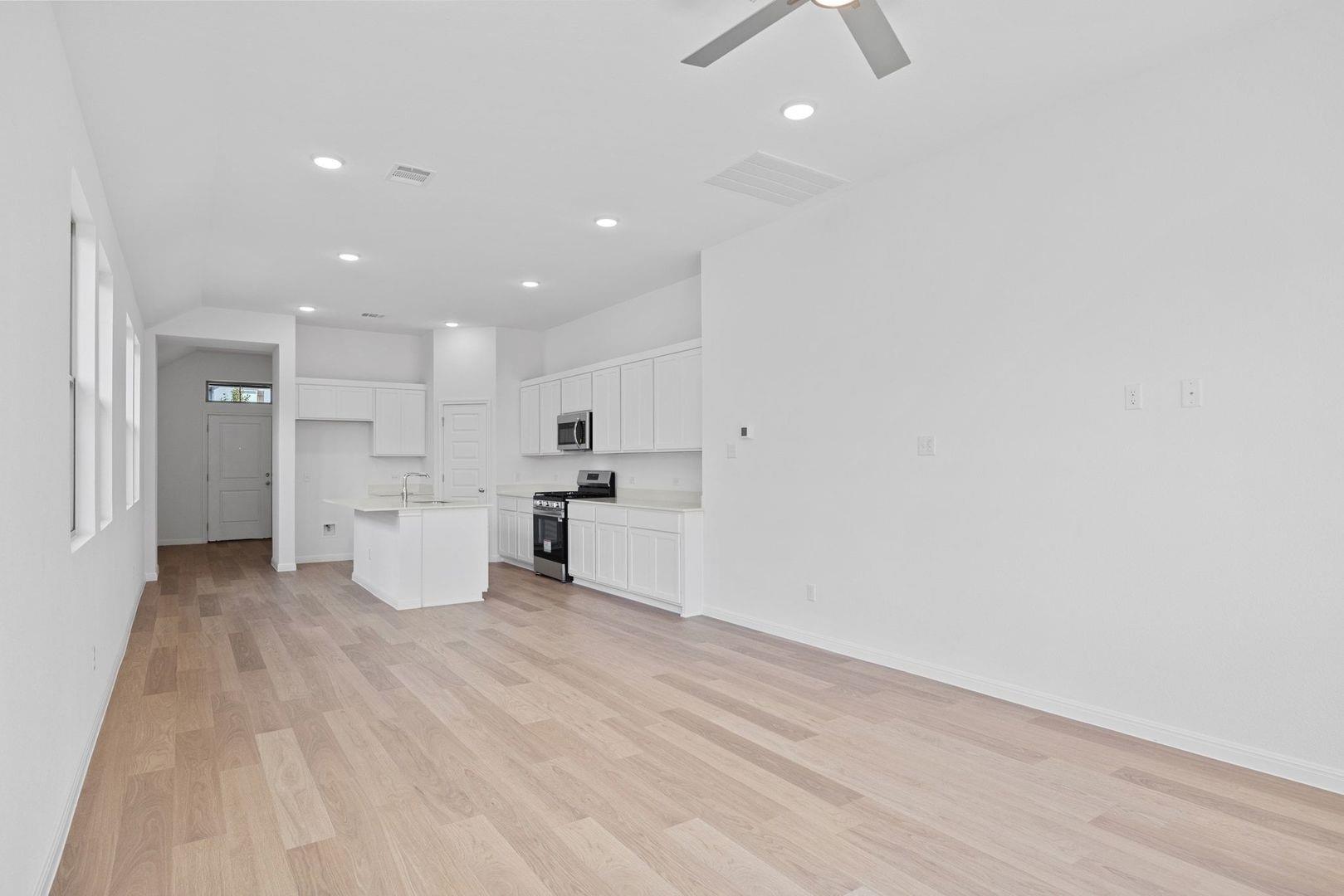 338 Bendecido Loop, Elgin, TX 78621