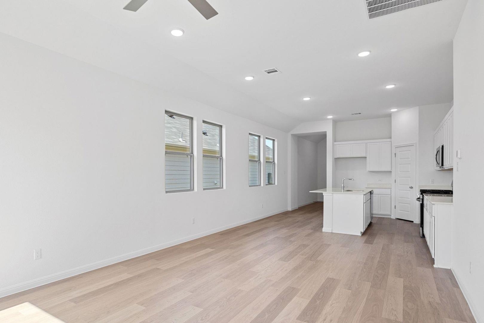 338 Bendecido Loop, Elgin, TX 78621