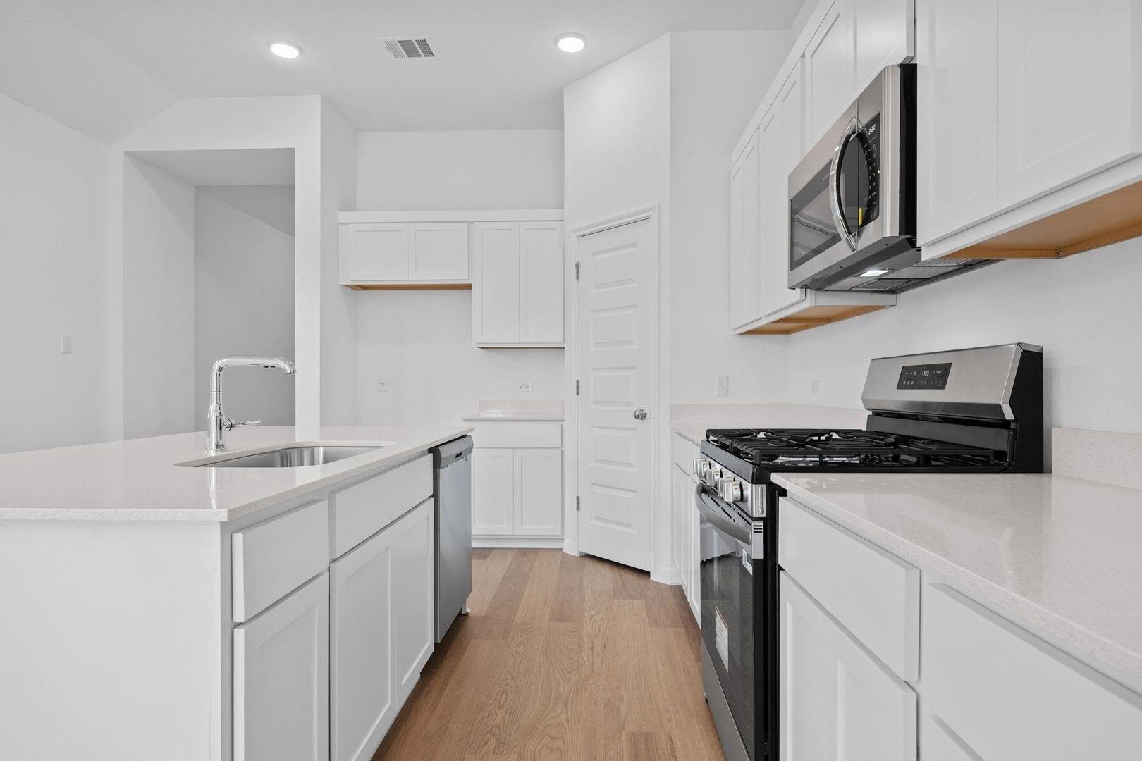 338 Bendecido Loop, Elgin, TX 78621