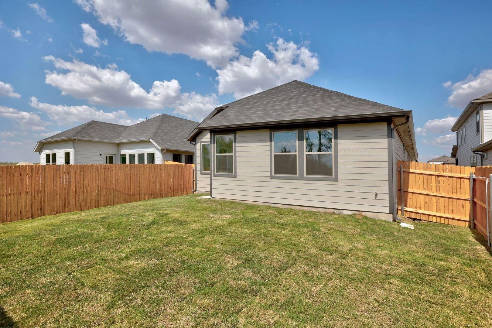 338 Bendecido Loop, Elgin, TX 78621