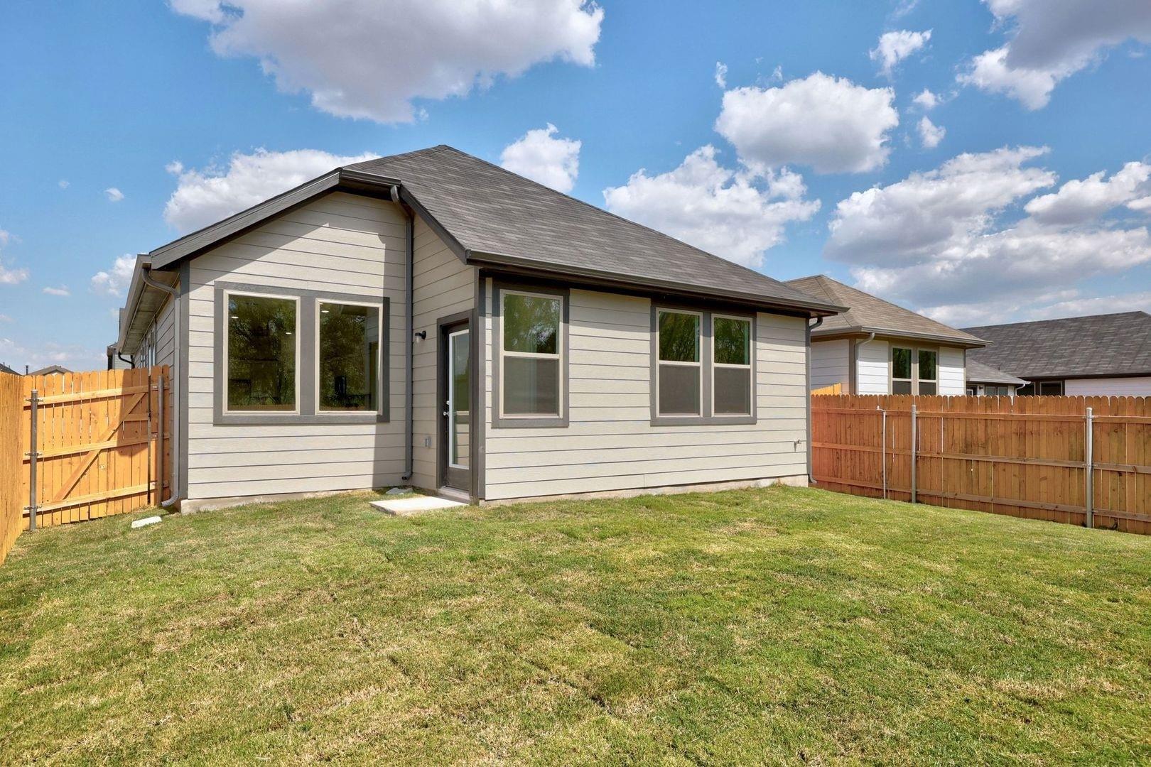 338 Bendecido Loop, Elgin, TX 78621