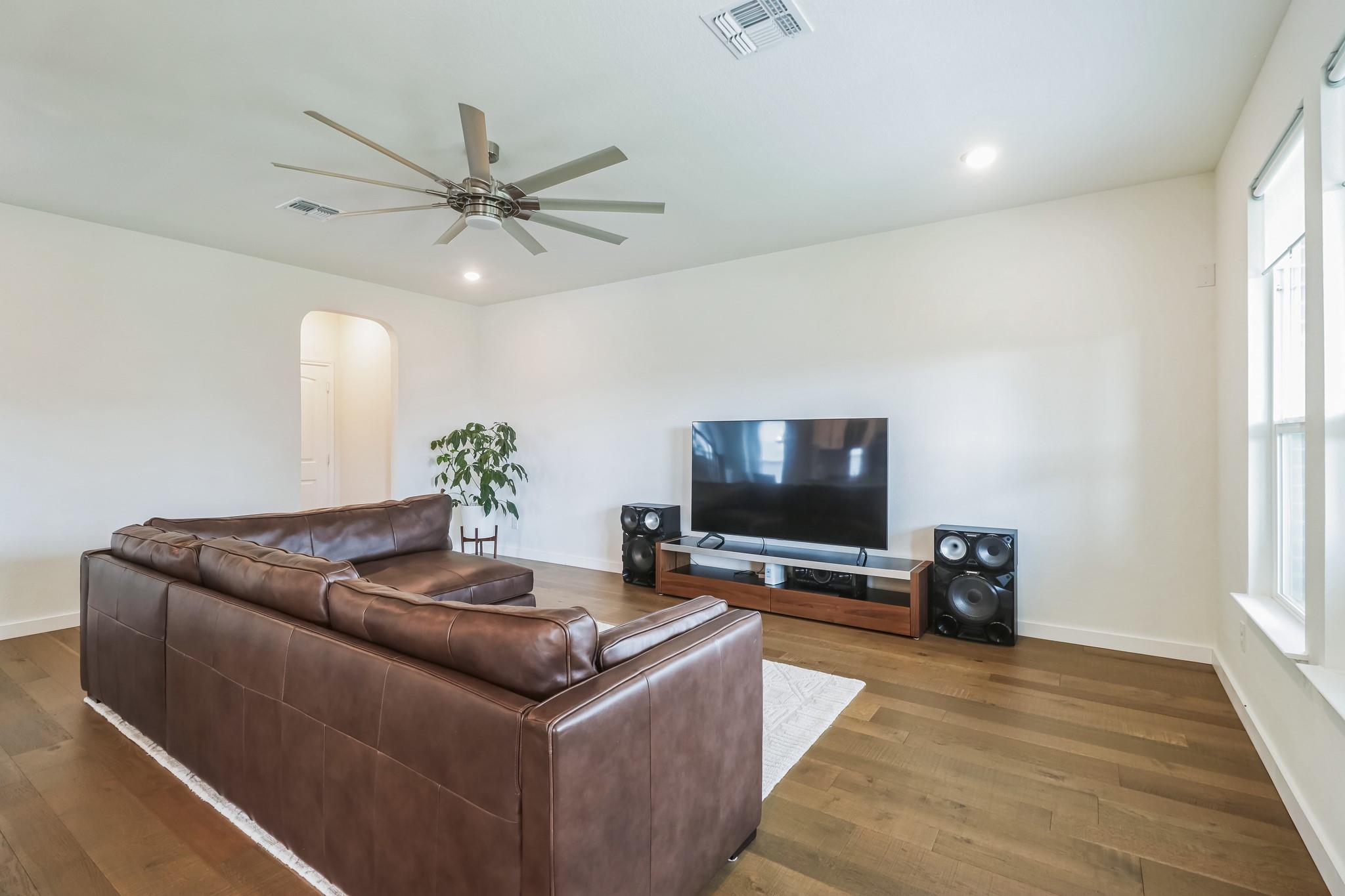 1020 Osprey Dr, Leander, TX 78641