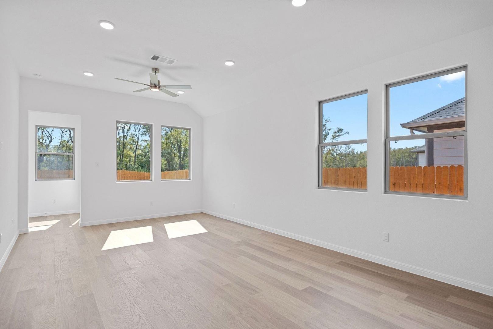 330 Bendecido Loop, Elgin, TX 78621