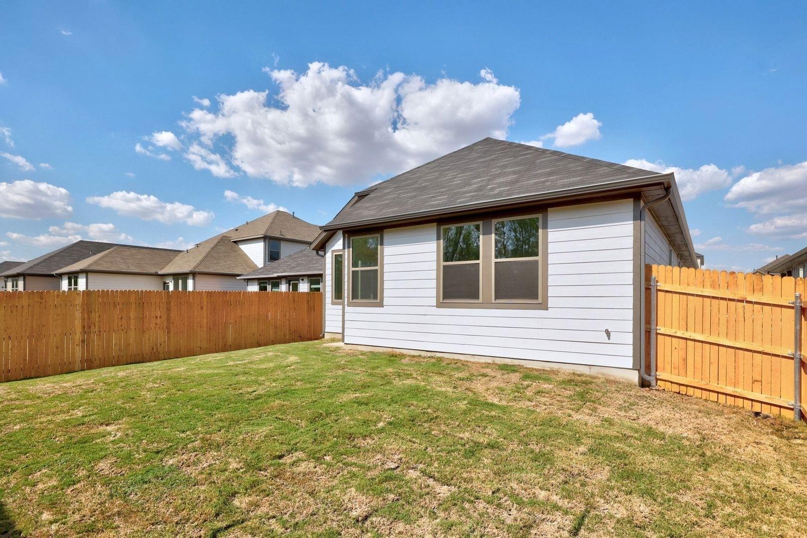 330 Bendecido Loop, Elgin, TX 78621