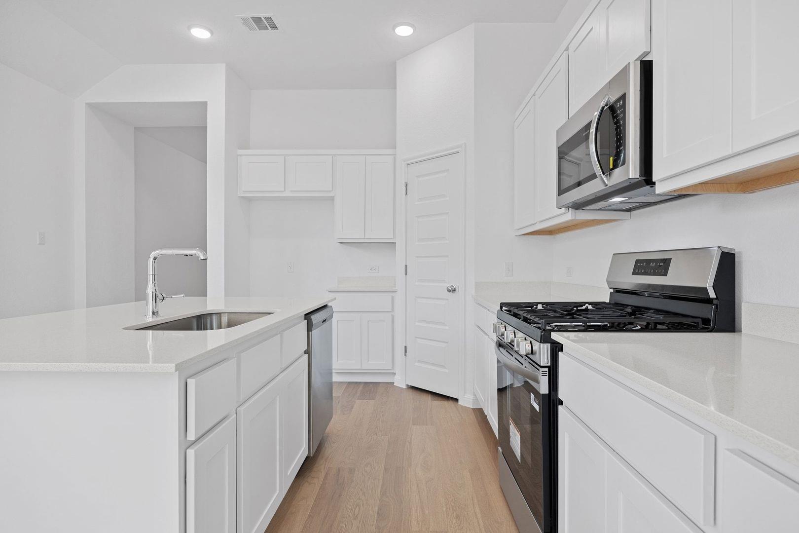 330 Bendecido Loop, Elgin, TX 78621