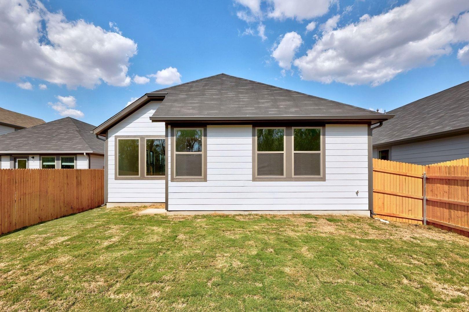 330 Bendecido Loop, Elgin, TX 78621