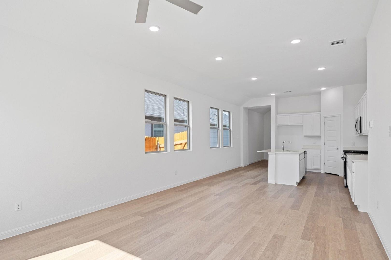 330 Bendecido Loop, Elgin, TX 78621