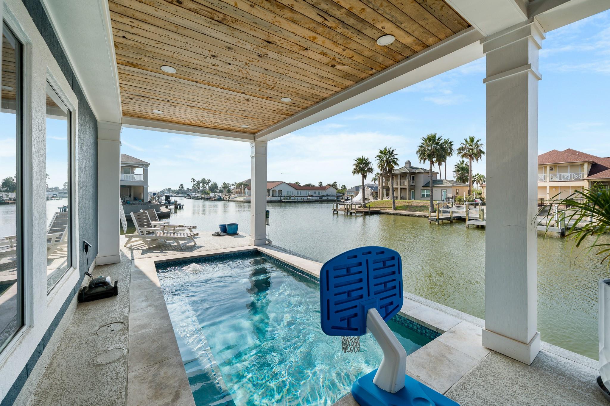 113 Tarpon Ct, Aransas Pass, TX 78336