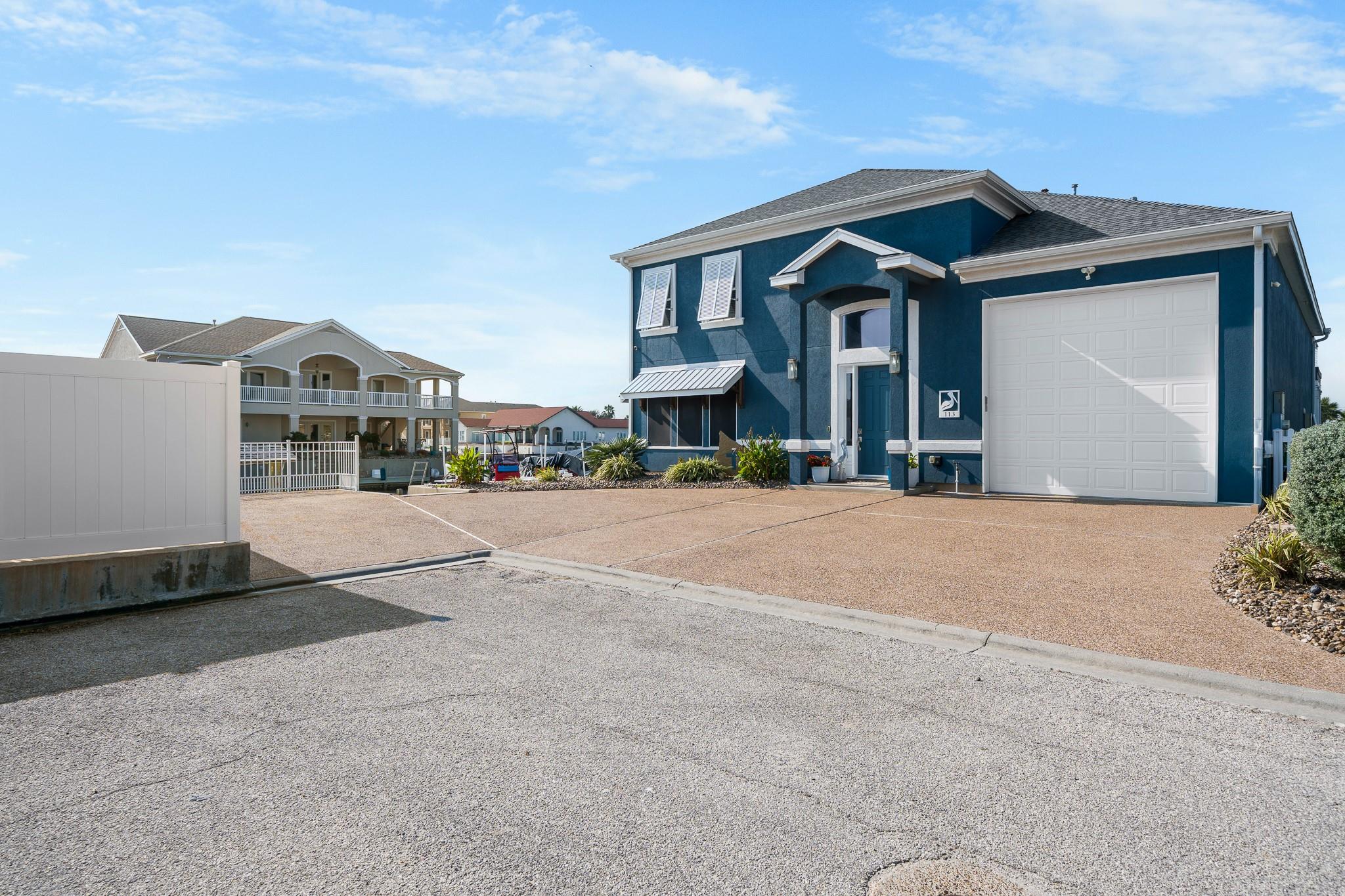 113 Tarpon Ct, Aransas Pass, TX 78336