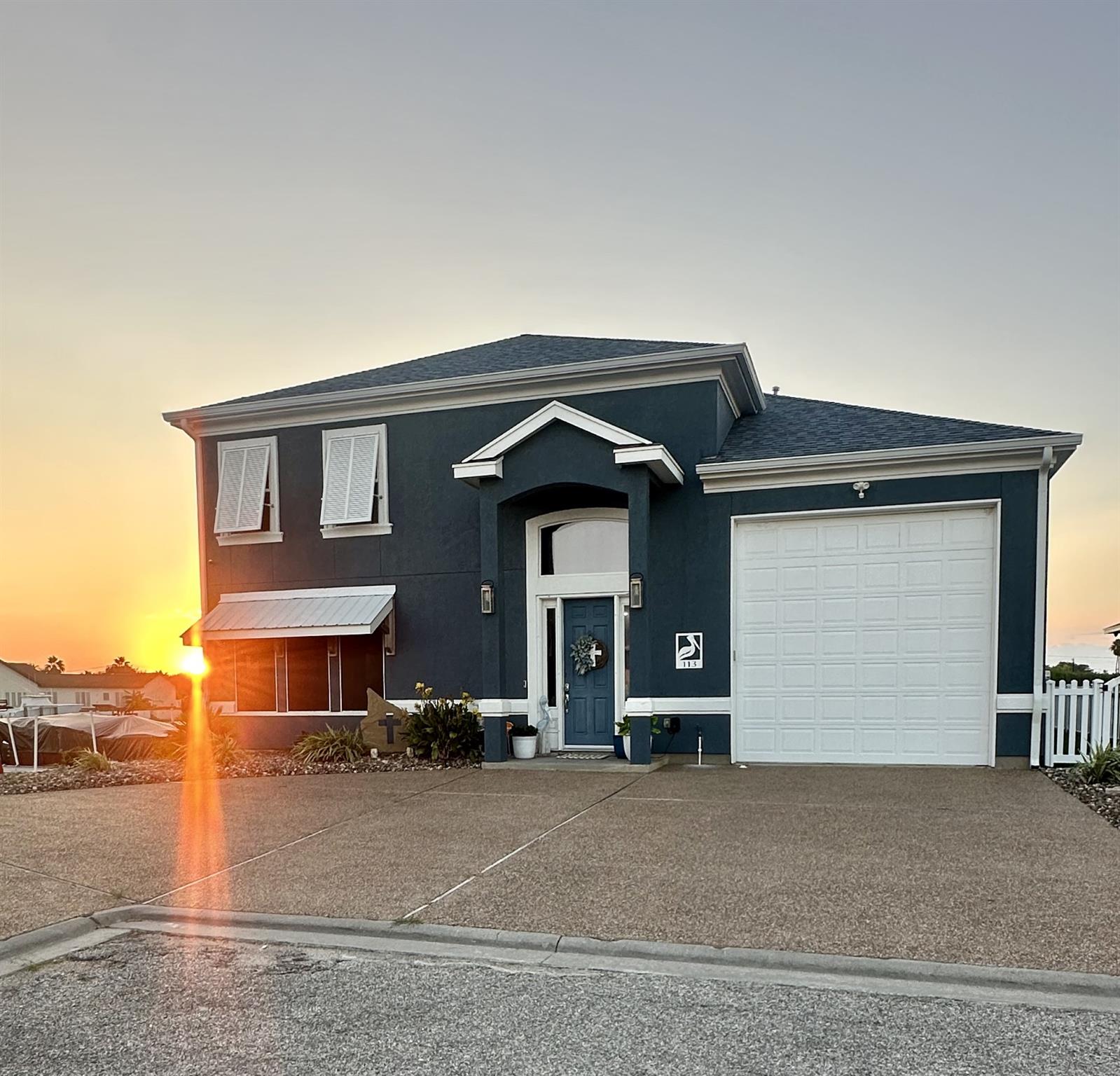 113 Tarpon Ct, Aransas Pass, TX 78336