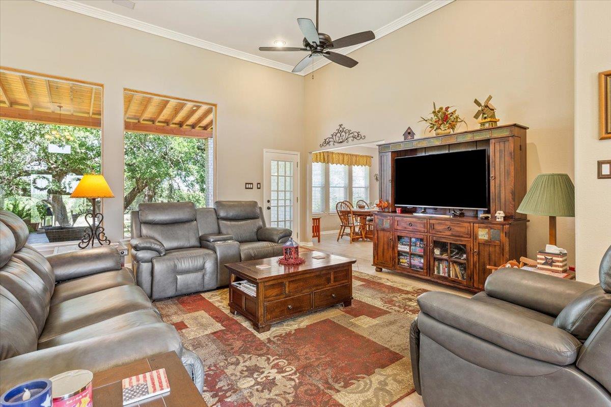 257 Windmill Hl, Salado, TX 76571