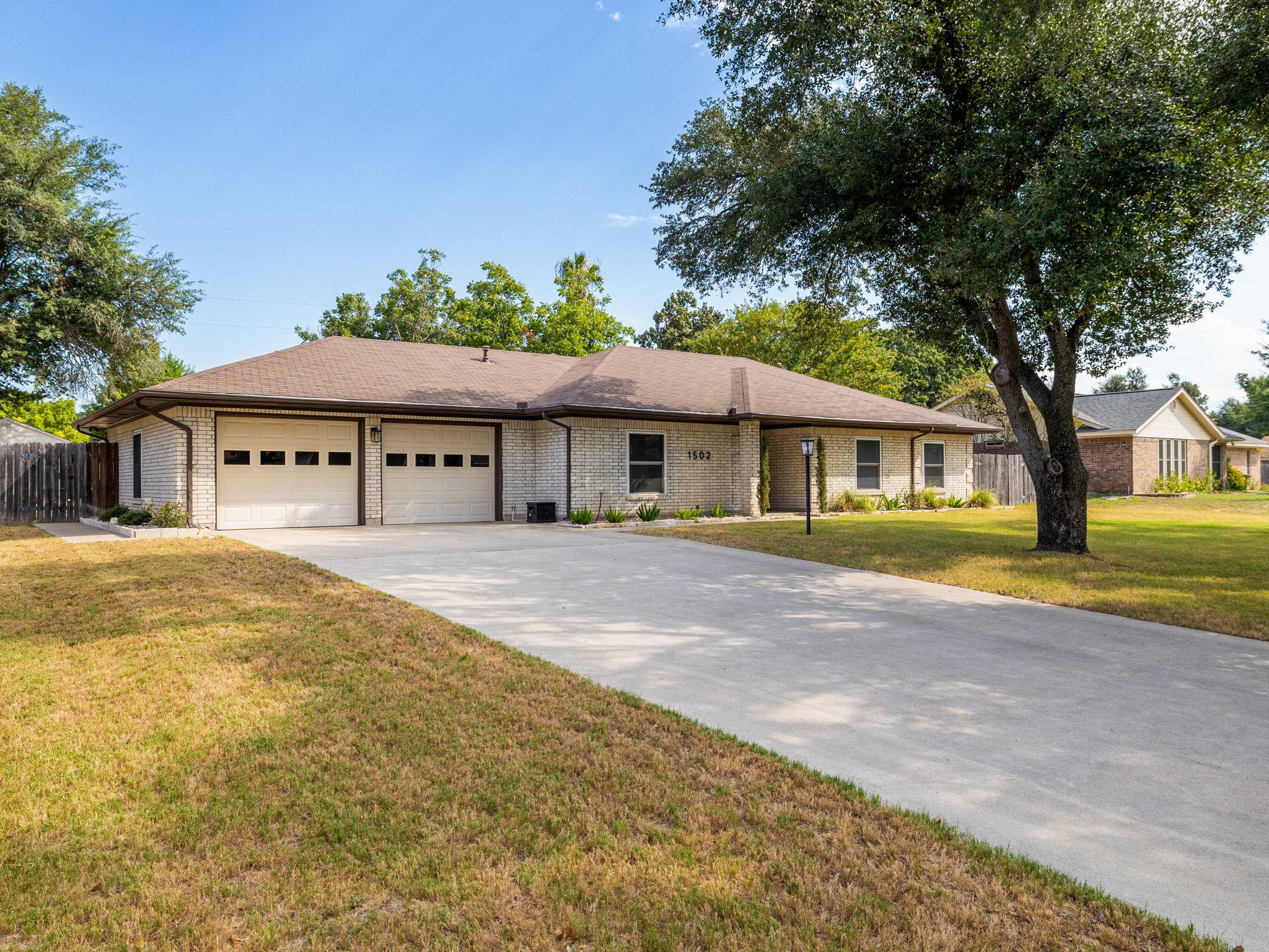 1502 Yokley Rd, Rockdale, TX 76567