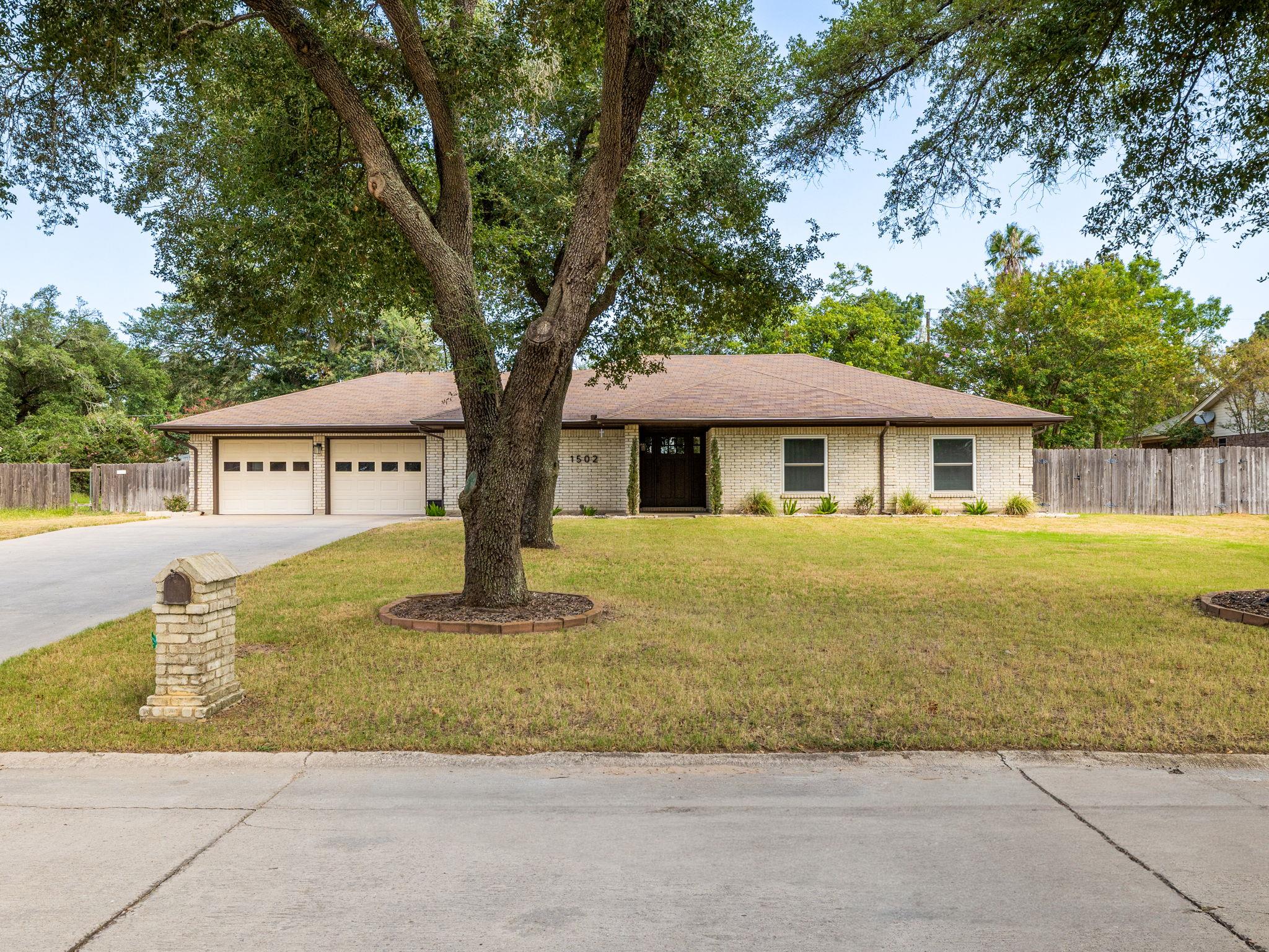 1502 Yokley Rd, Rockdale, TX 76567