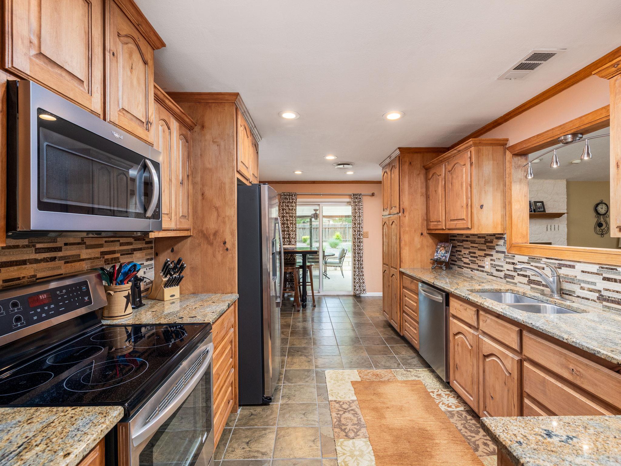 1502 Yokley Rd, Rockdale, TX 76567