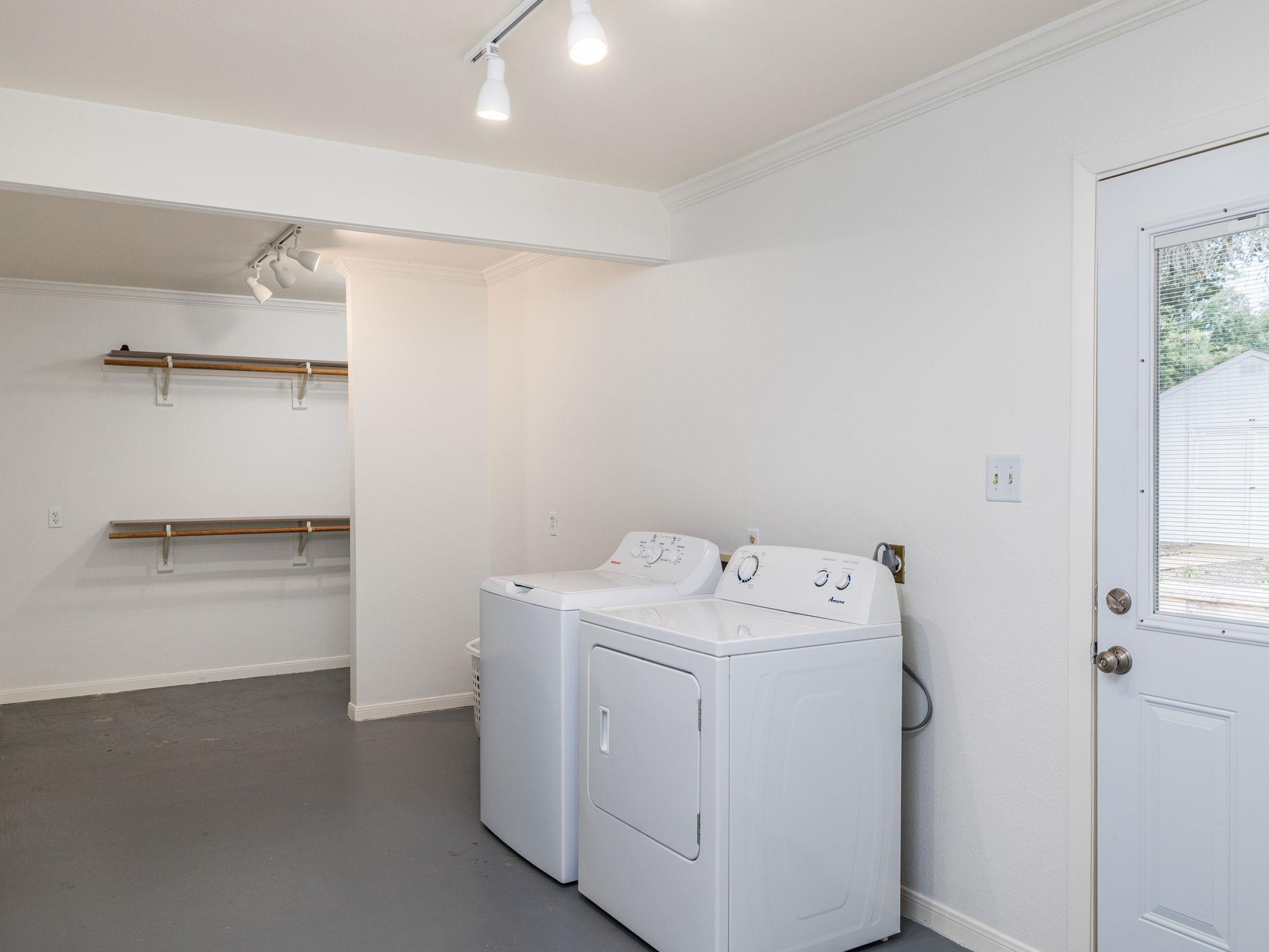 1502 Yokley Rd, Rockdale, TX 76567