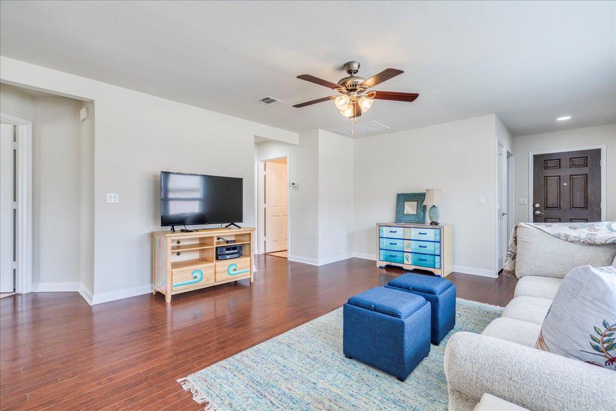 606 Salado Creek Ln, Georgetown, TX 78633