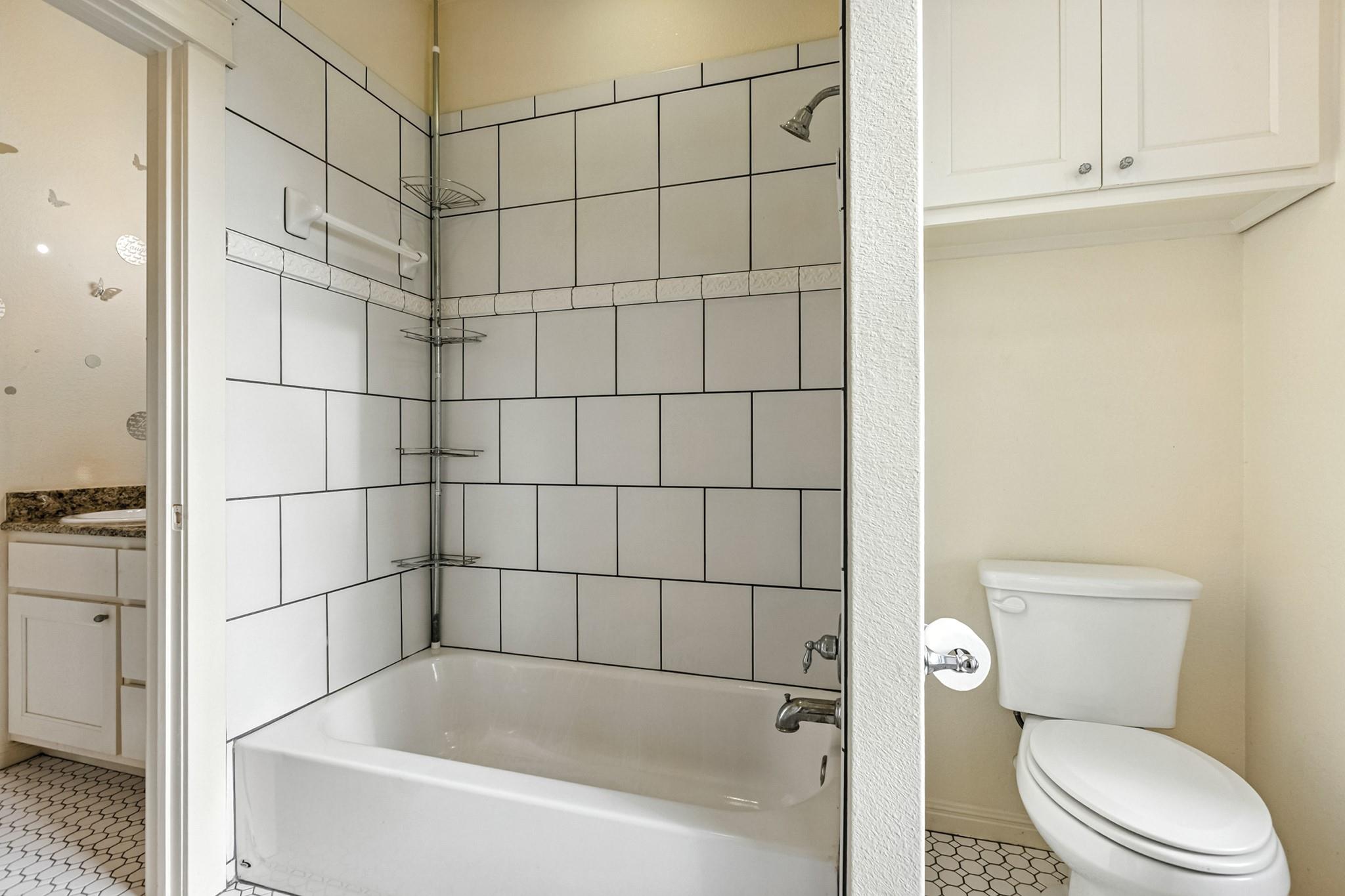 498 N County Line Rd, Elgin, TX 78621