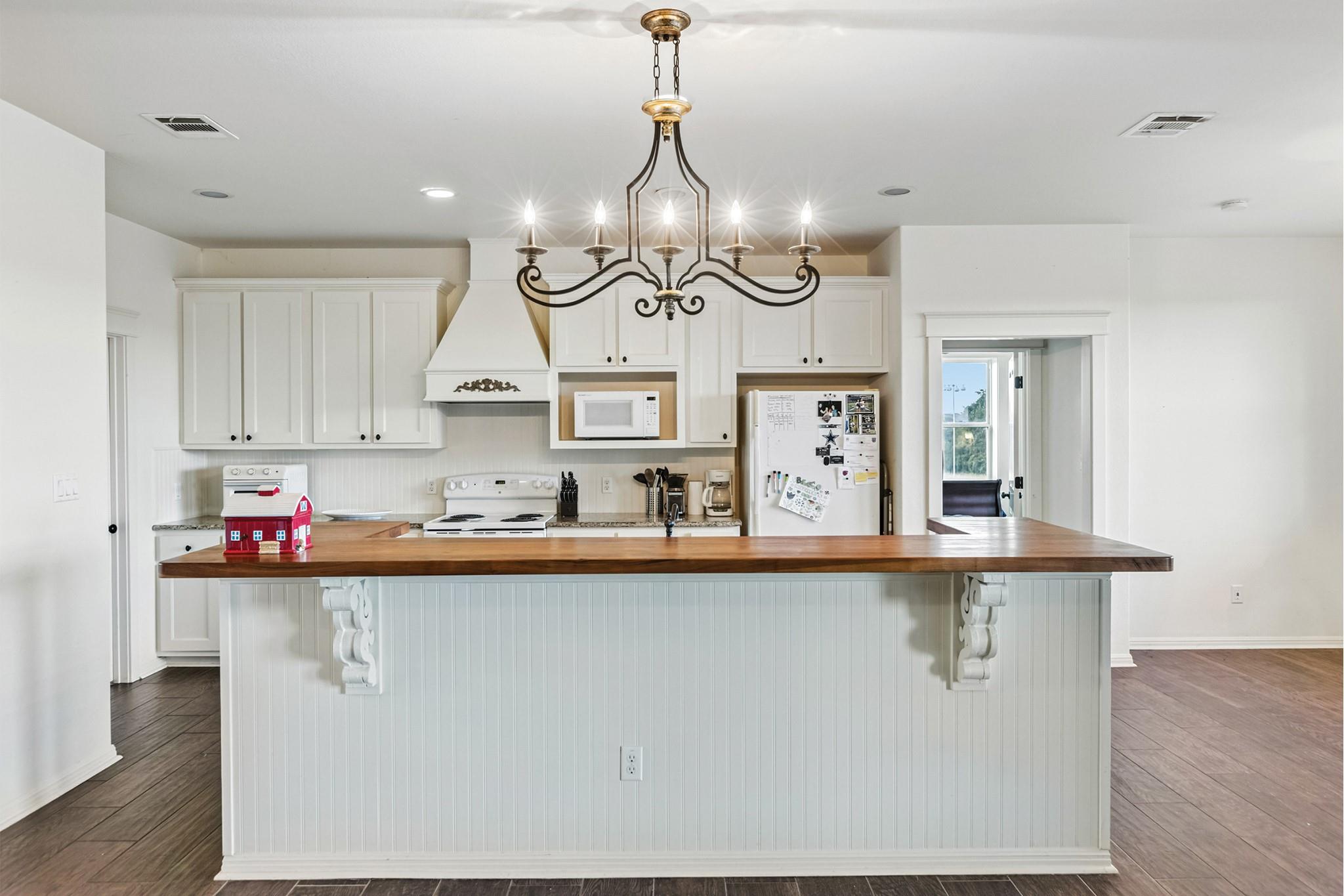 498 N County Line Rd, Elgin, TX 78621