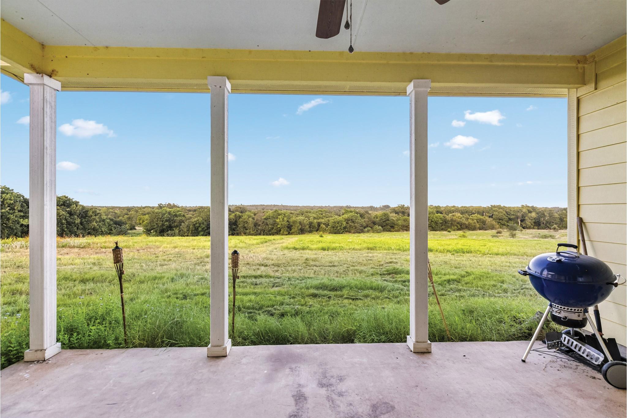498 N County Line Rd, Elgin, TX 78621