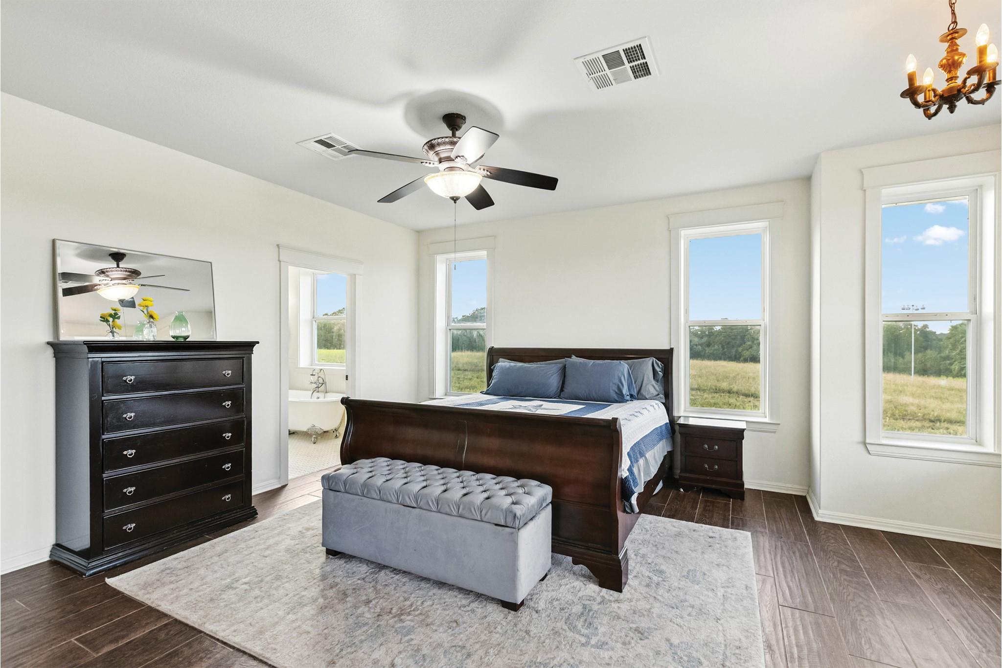 498 N County Line Rd, Elgin, TX 78621