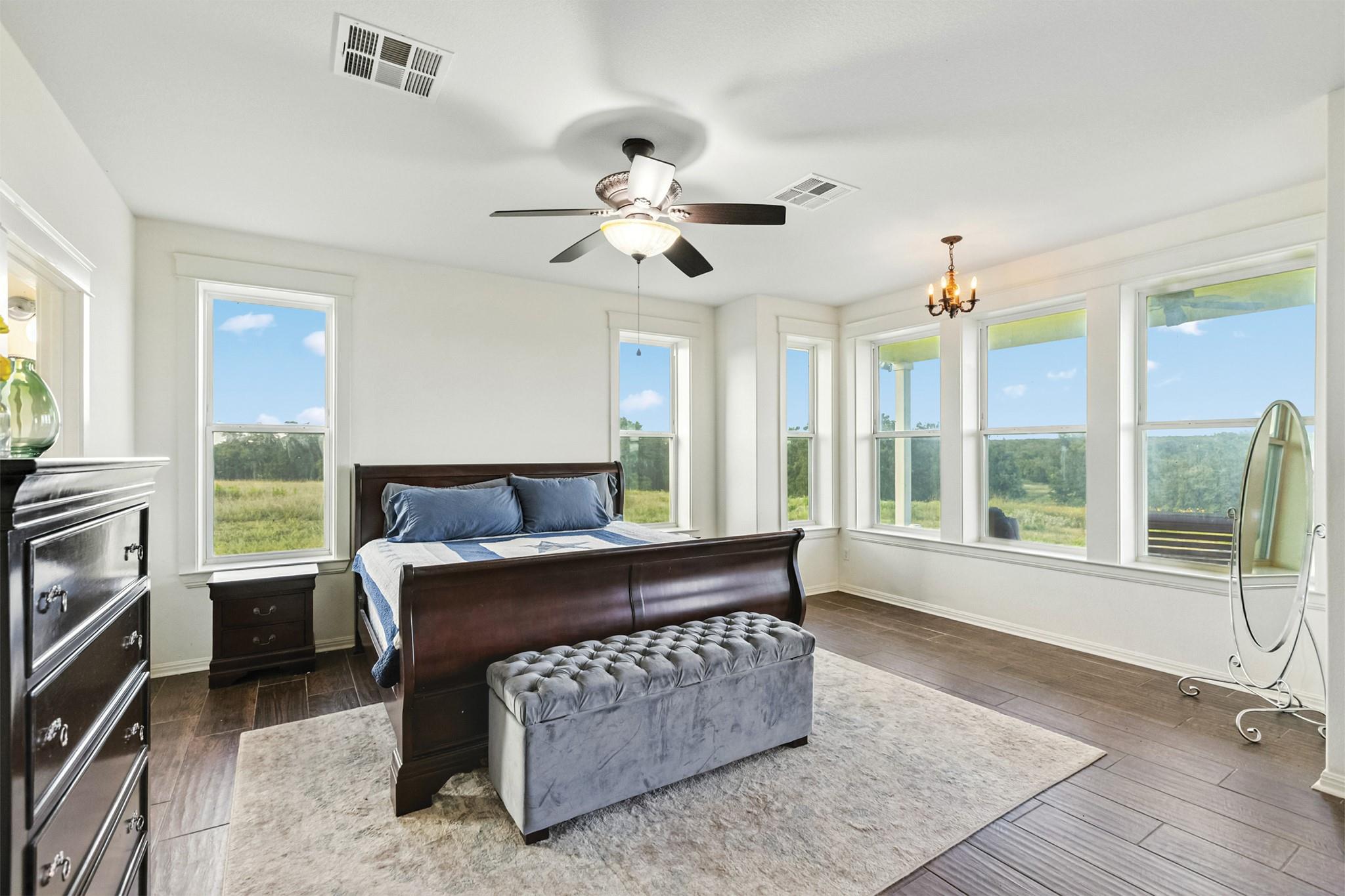 498 N County Line Rd, Elgin, TX 78621