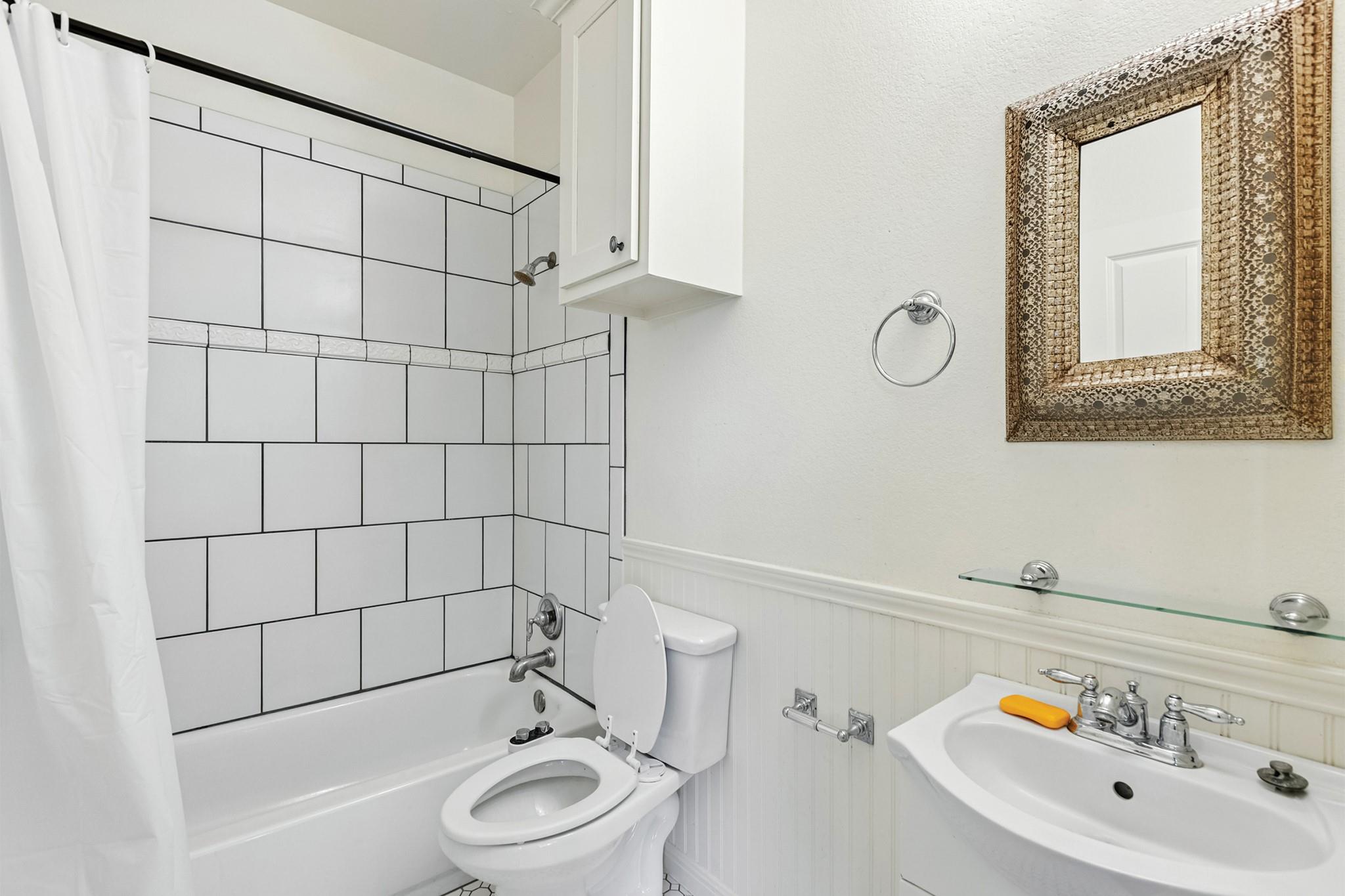 498 N County Line Rd, Elgin, TX 78621