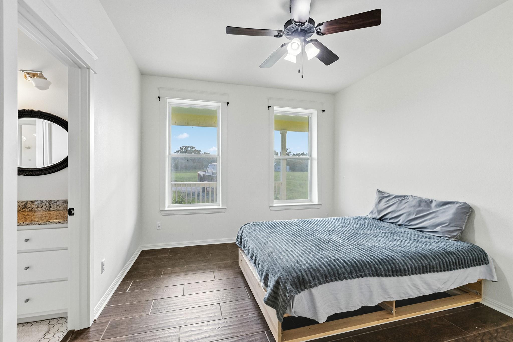 498 N County Line Rd, Elgin, TX 78621