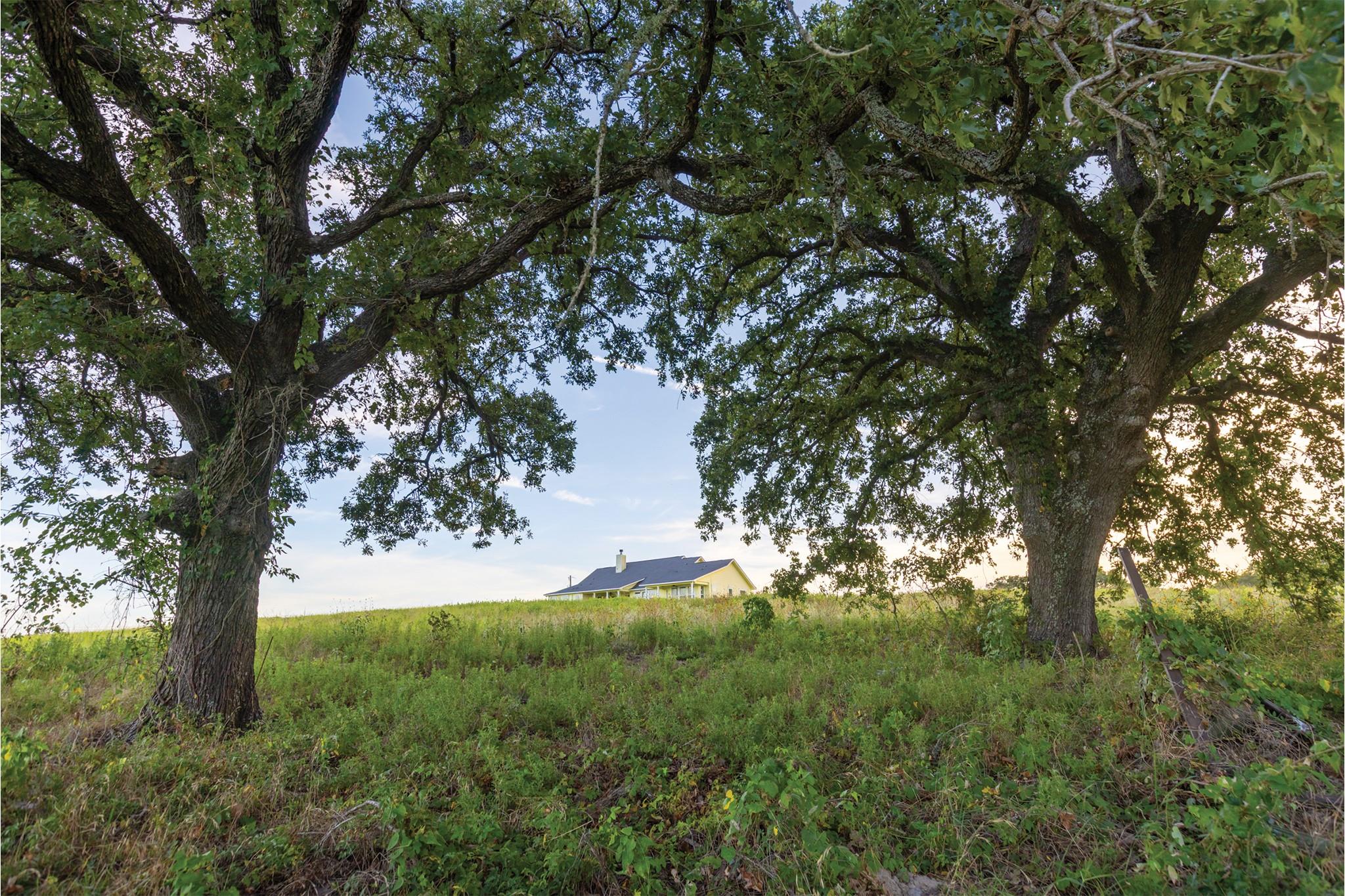 498 N County Line Rd, Elgin, TX 78621