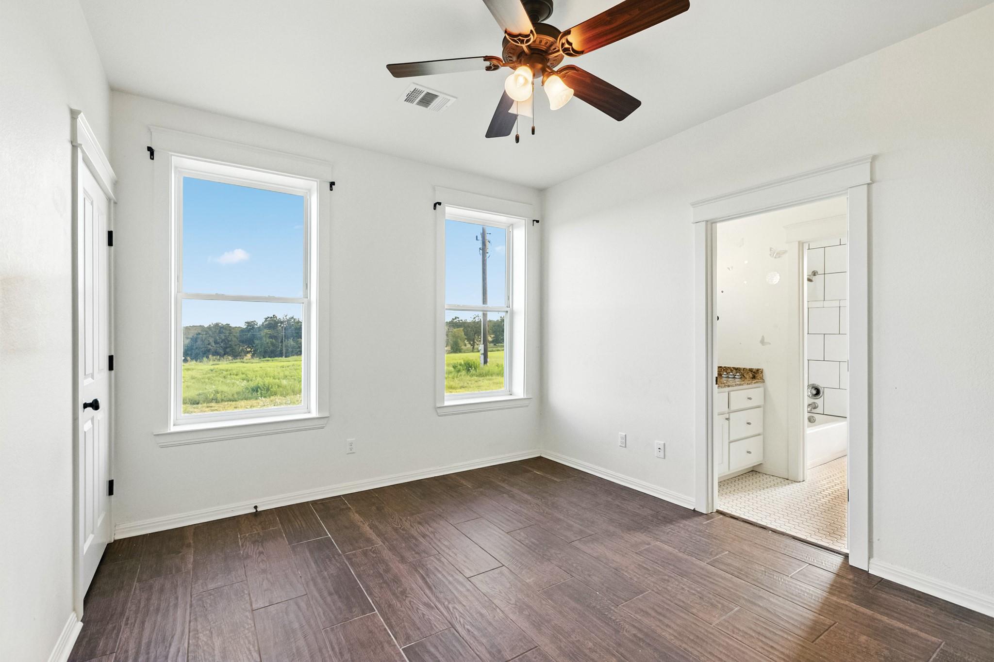 498 N County Line Rd, Elgin, TX 78621