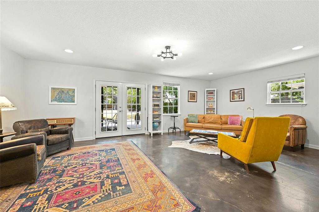 8415 Bowling Green Dr, Austin, TX 78757