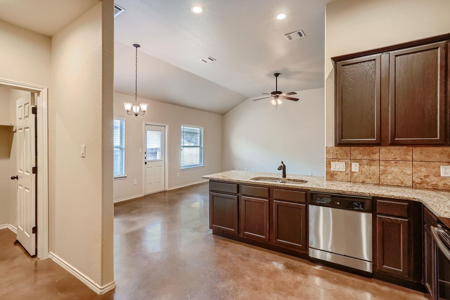 246 Joanne Loop # B, Buda, TX 78610