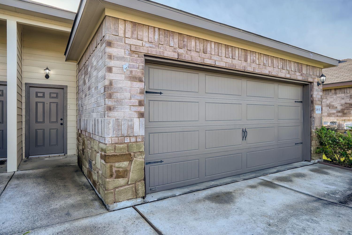 246 Joanne Loop # B, Buda, TX 78610