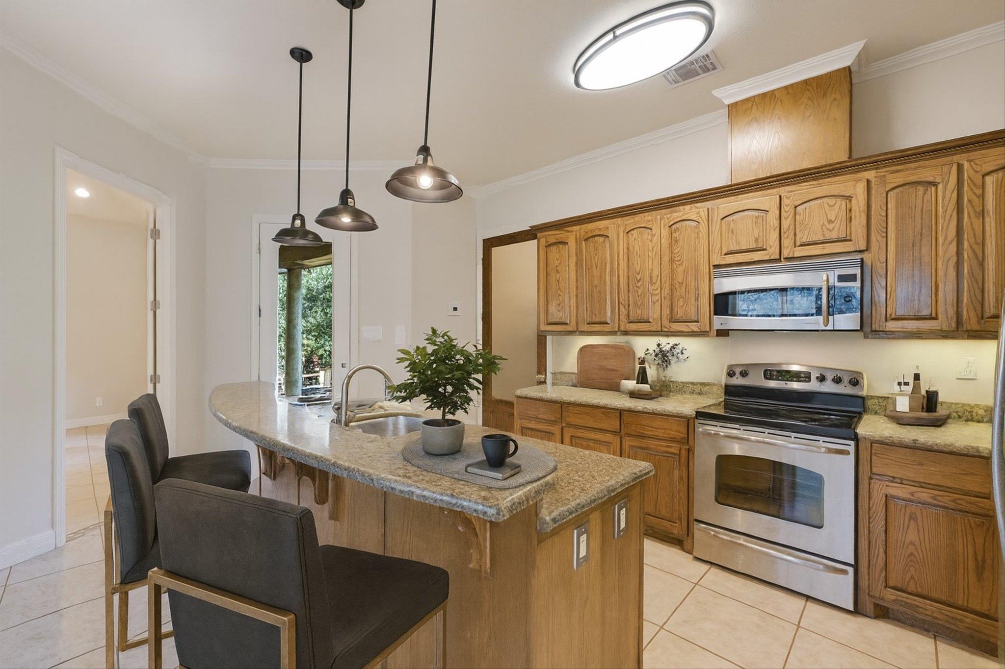 34 WOOD GLEN Dr, Wimberley, TX 78676