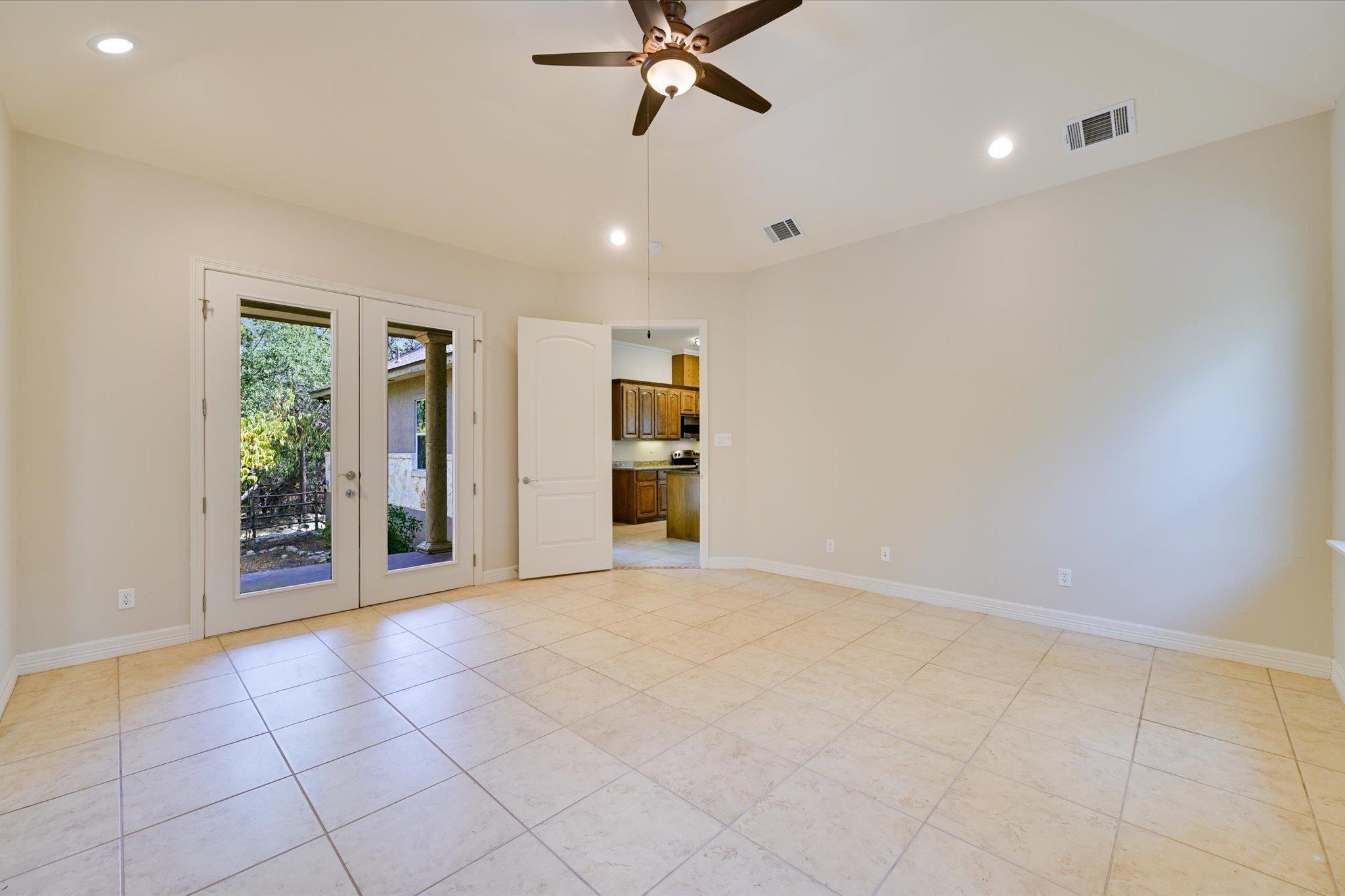 34 WOOD GLEN Dr, Wimberley, TX 78676